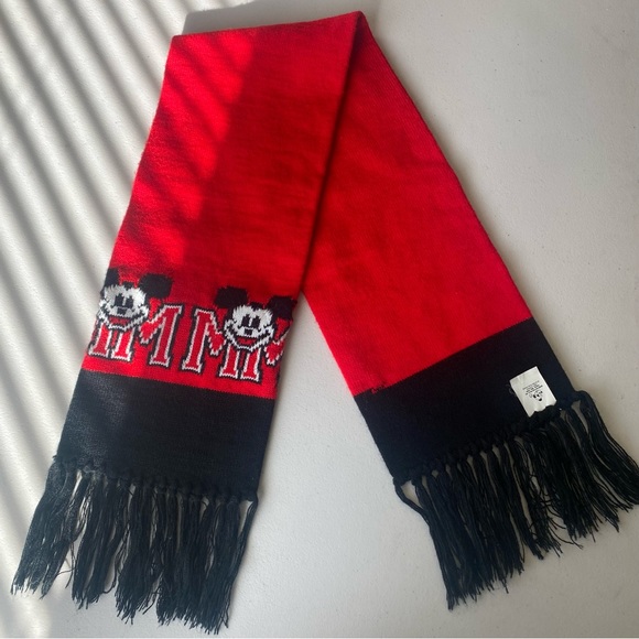 Vintage Mickey Mouse scarf - Picture 3 of 5